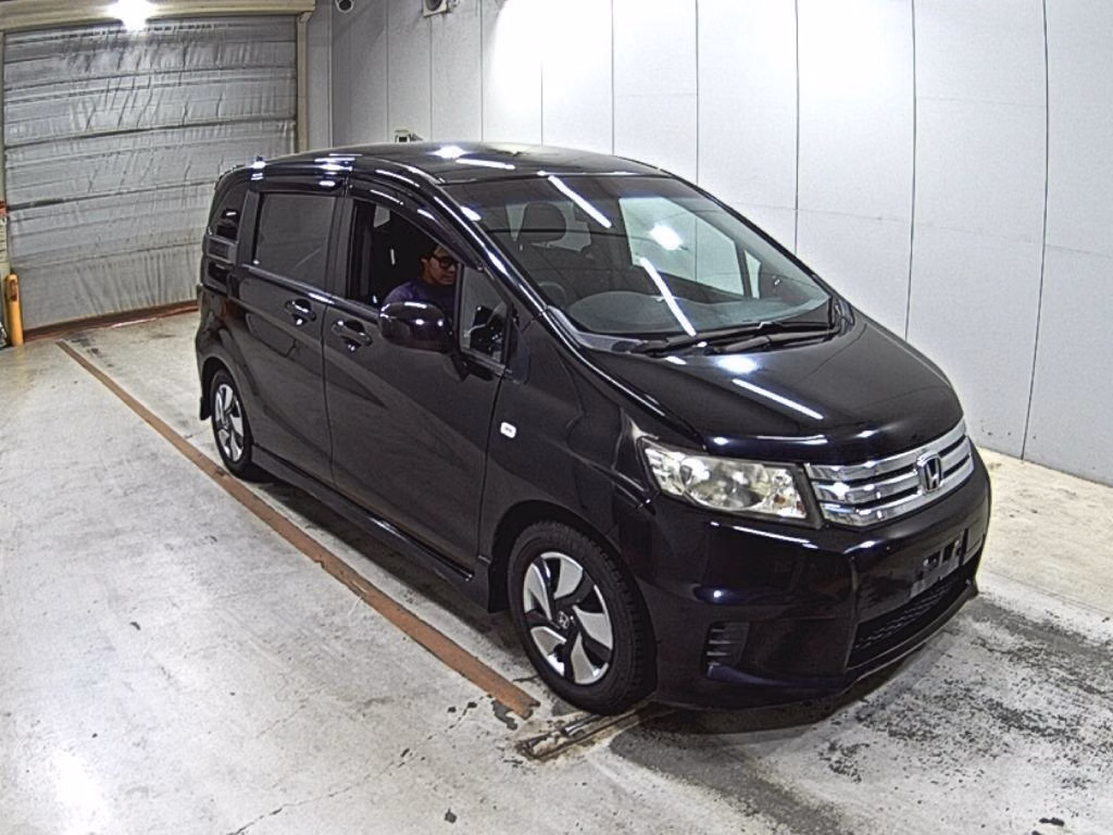 HONDA FREED SPIKE