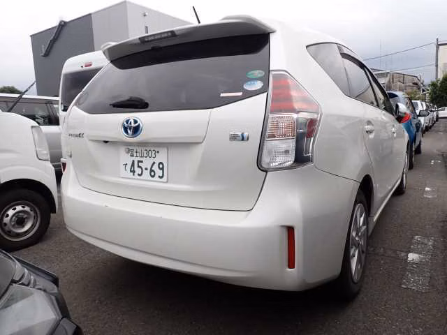 TOYOTA PRIUS ALPHA