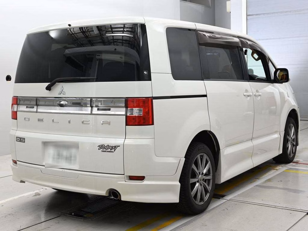 MITSUBISHI DELICA D:5