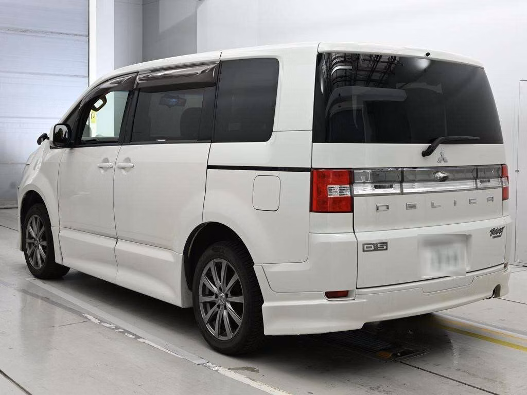 MITSUBISHI DELICA D:5