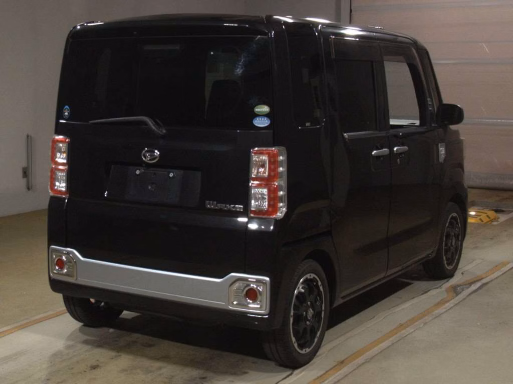 DAIHATSU WAKE