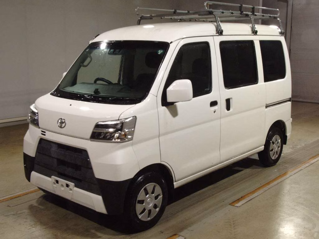 TOYOTA PIXIS VAN