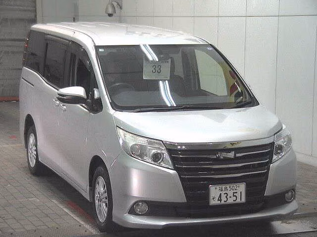 TOYOTA NOAH