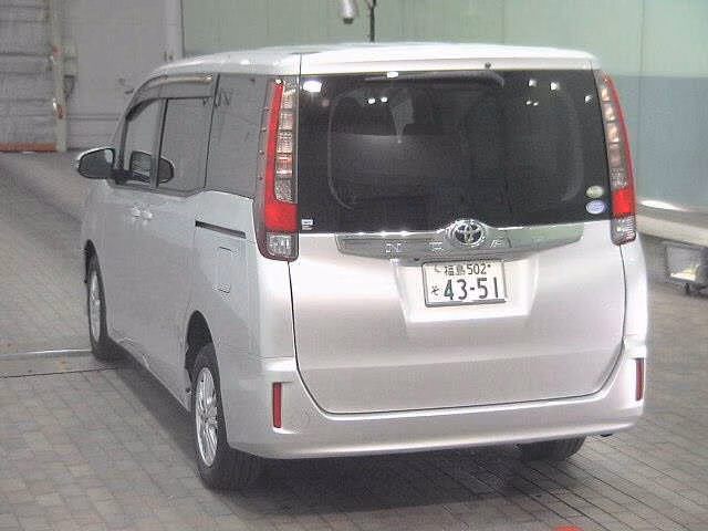 TOYOTA NOAH