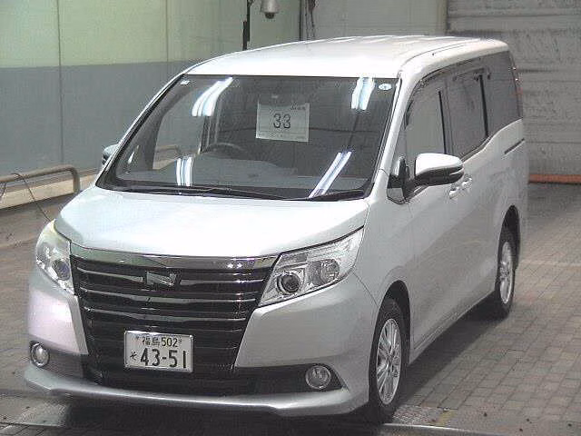 TOYOTA NOAH