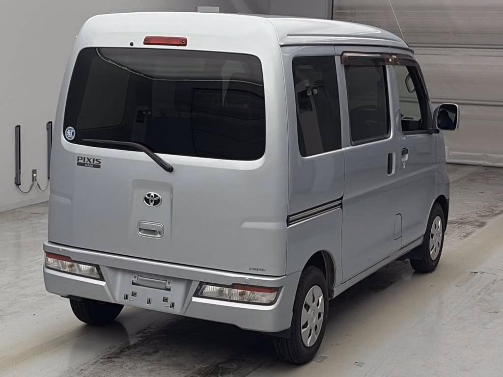 TOYOTA PIXIS VAN