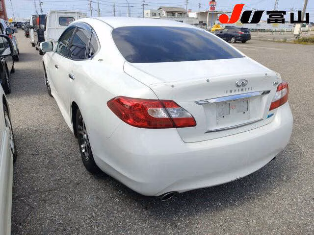 NISSAN FUGA