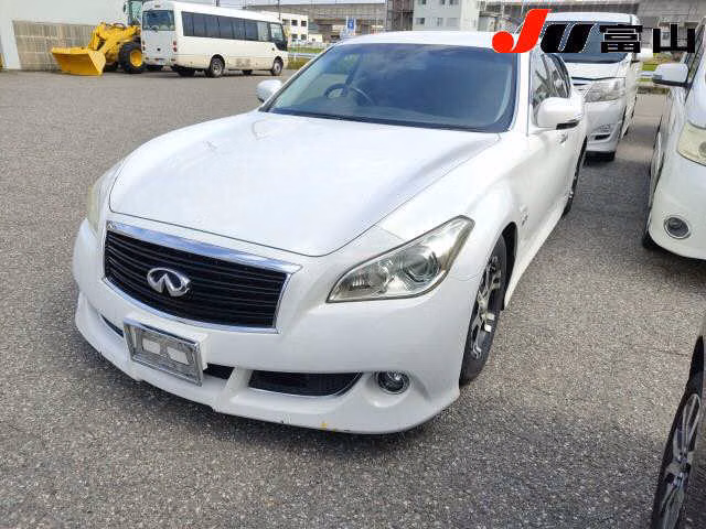 NISSAN FUGA