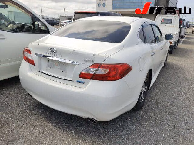 NISSAN FUGA
