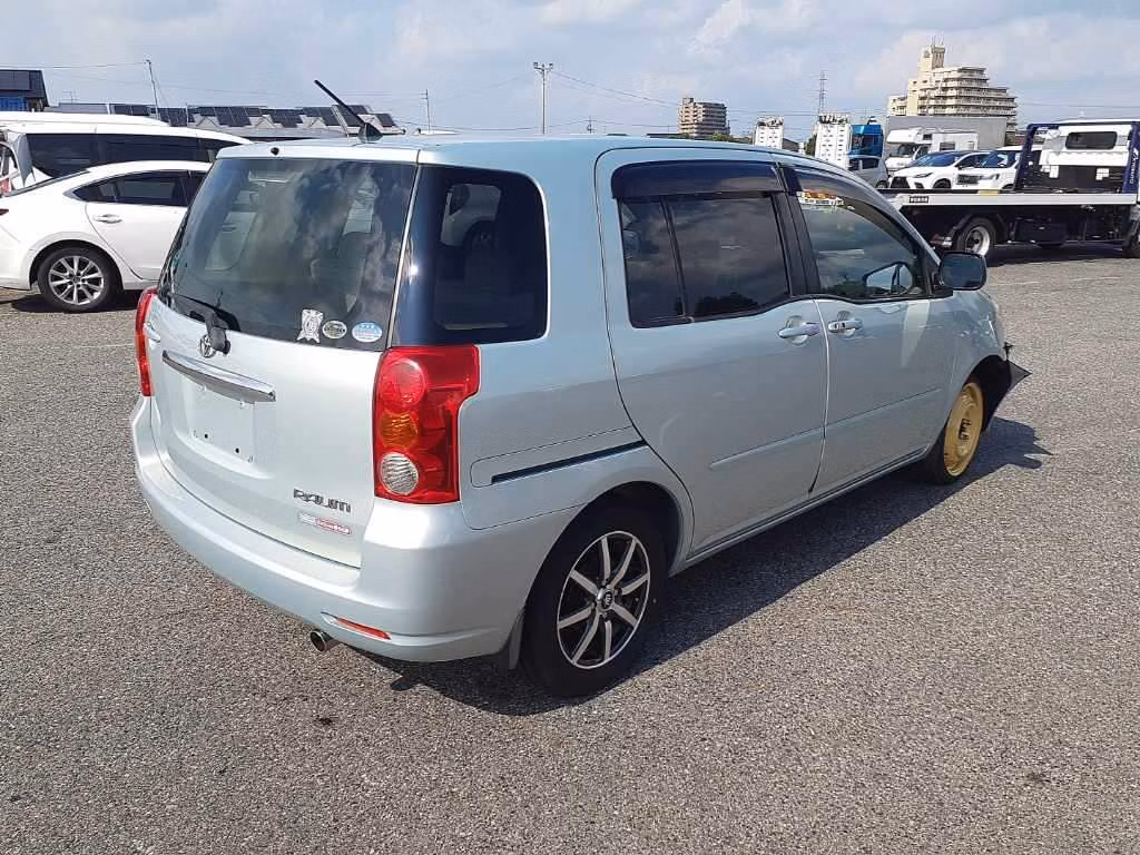 TOYOTA RAUM