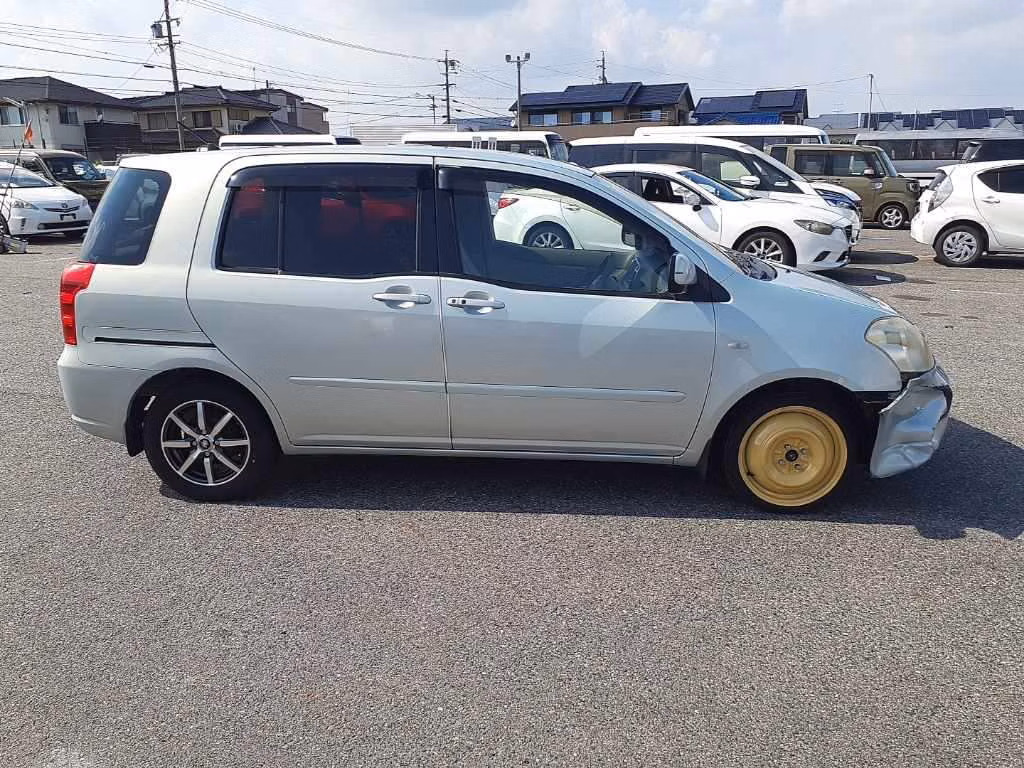 TOYOTA RAUM