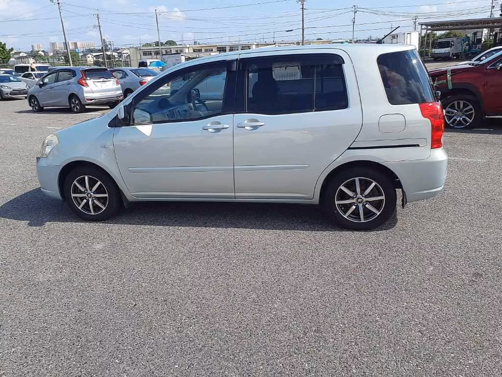 TOYOTA RAUM