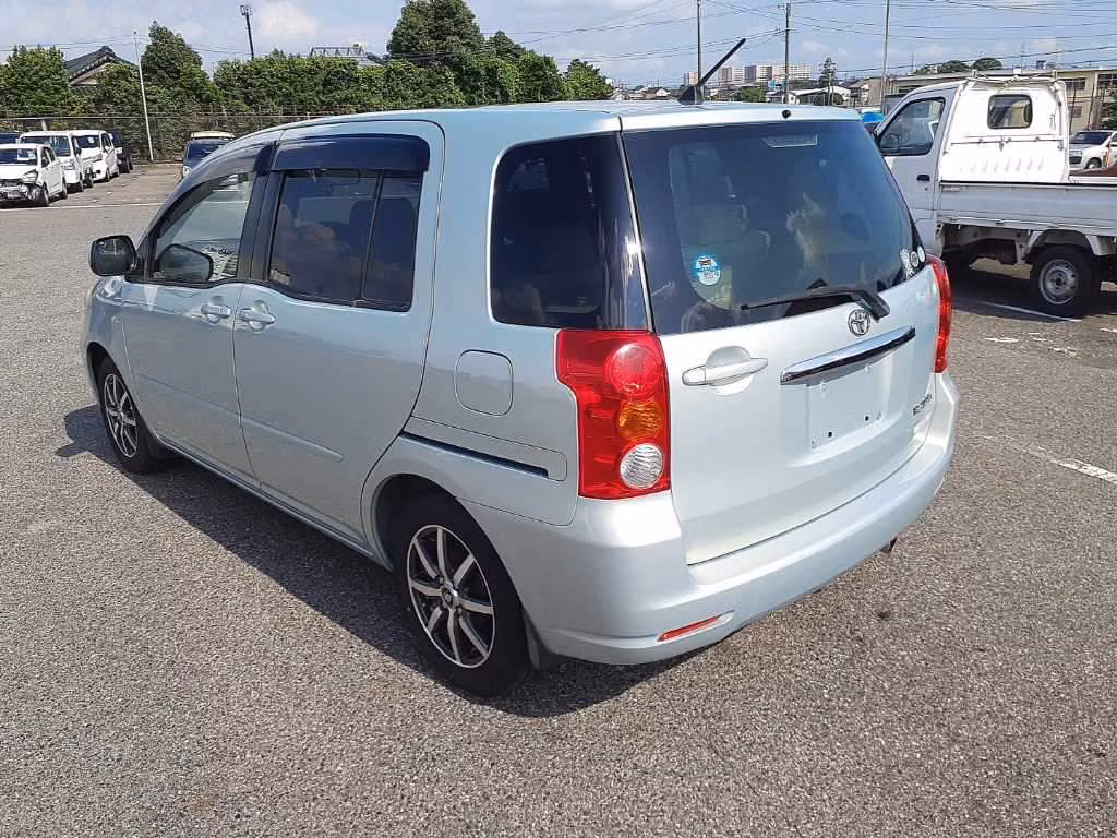 TOYOTA RAUM