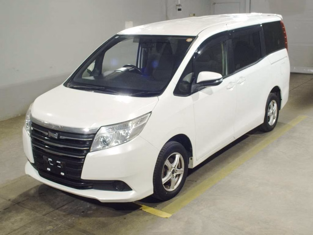 TOYOTA NOAH