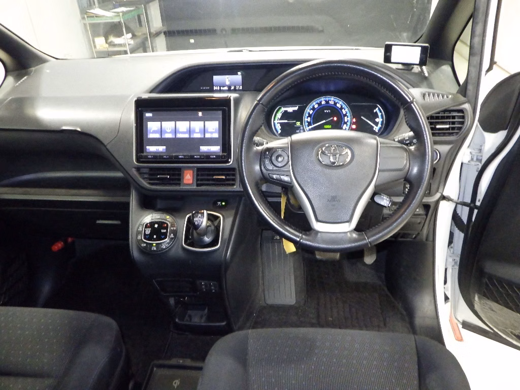 TOYOTA NOAH