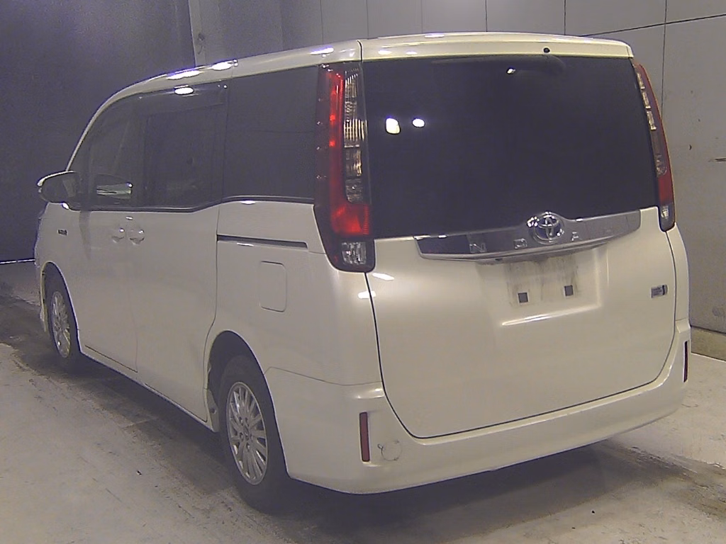 TOYOTA NOAH