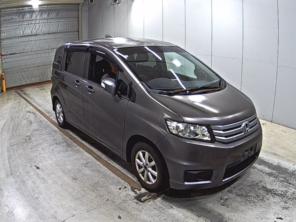 HONDA FREED SPIKE