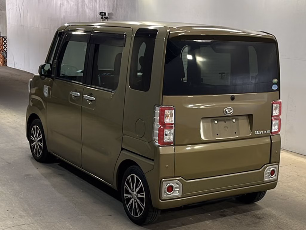 DAIHATSU WAKE