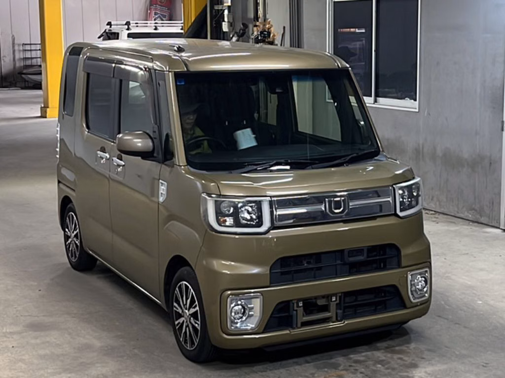DAIHATSU WAKE