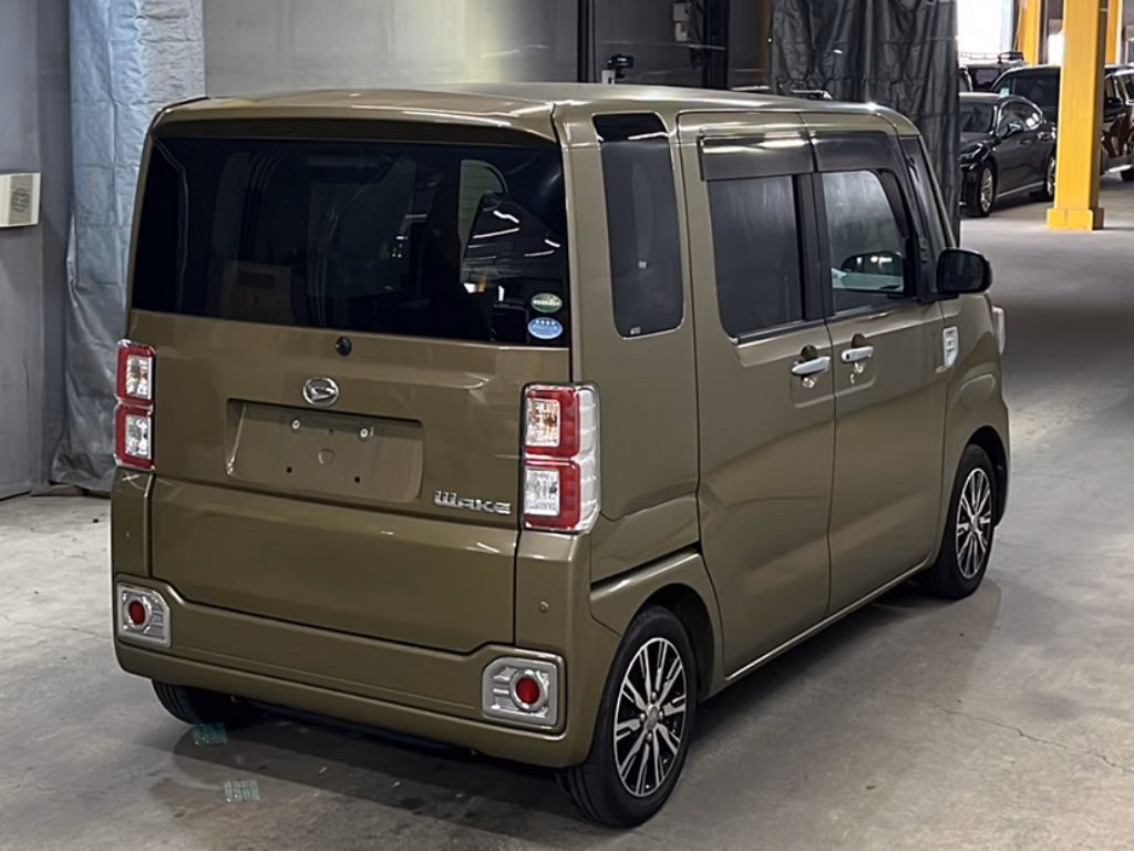 DAIHATSU WAKE