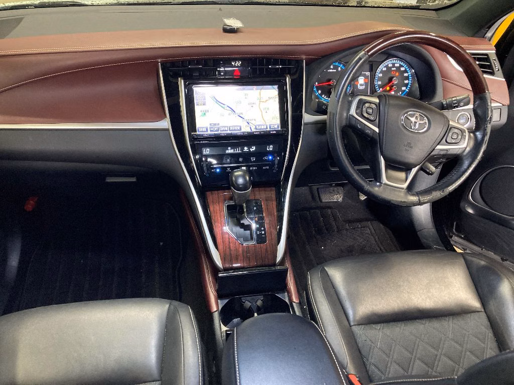 TOYOTA HARRIER