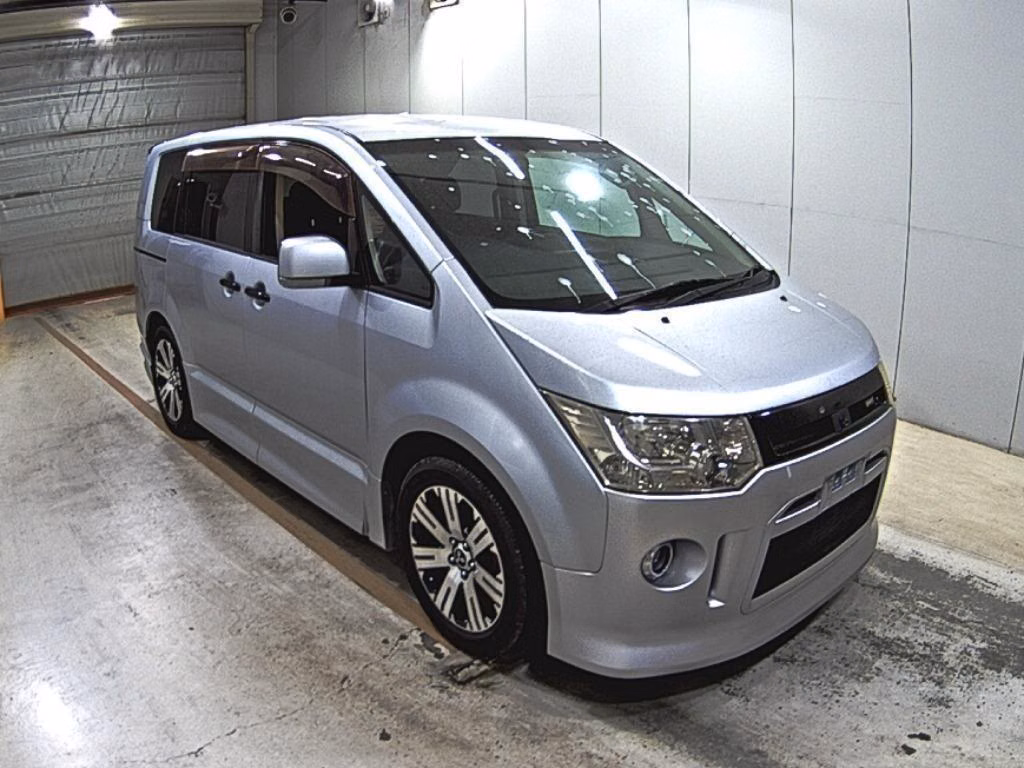 MITSUBISHI DELICA D:5