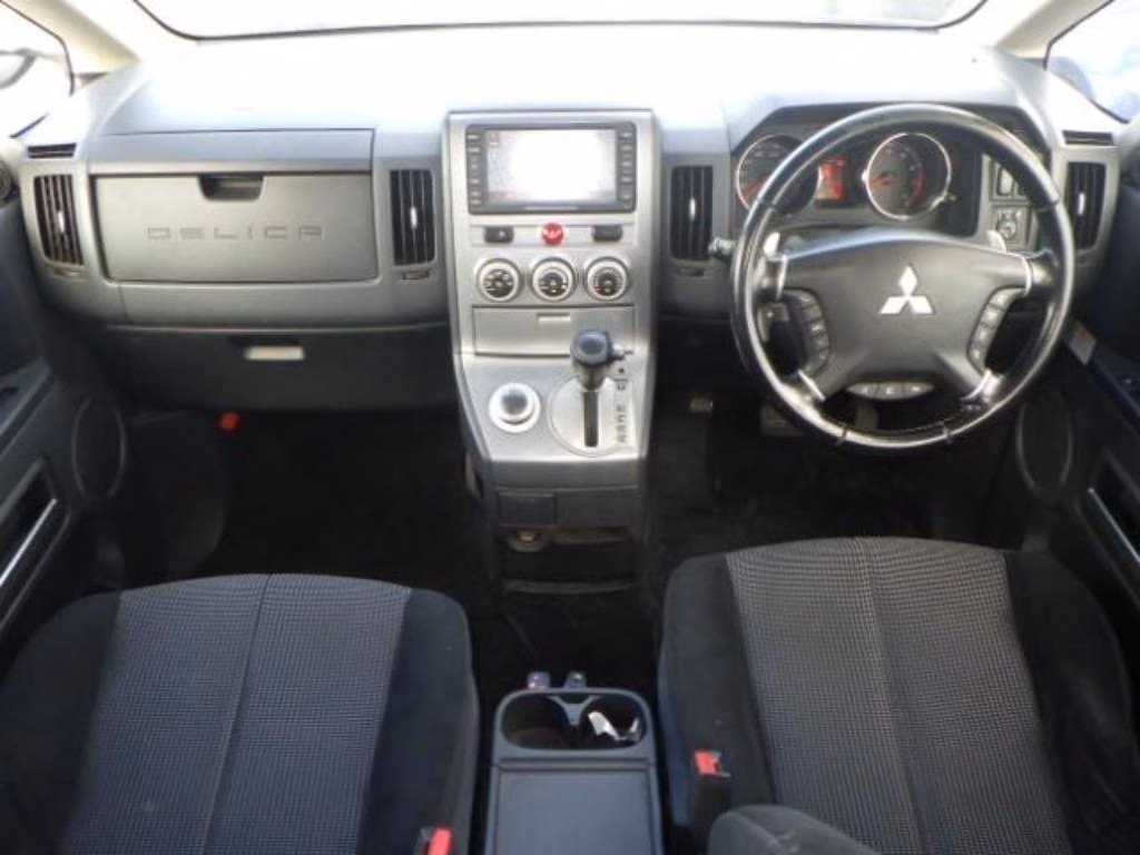 MITSUBISHI DELICA D:5