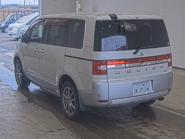 MITSUBISHI DELICA D:5