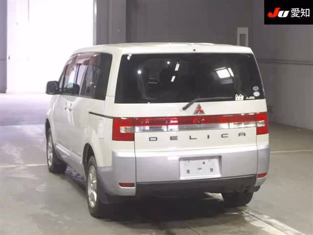 MITSUBISHI DELICA D:5