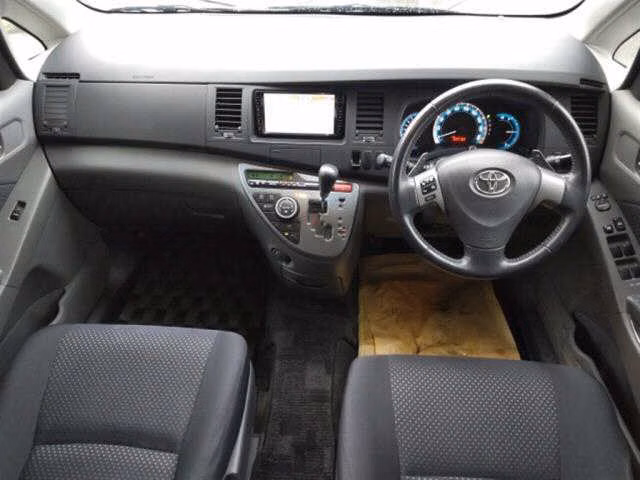 TOYOTA ISIS