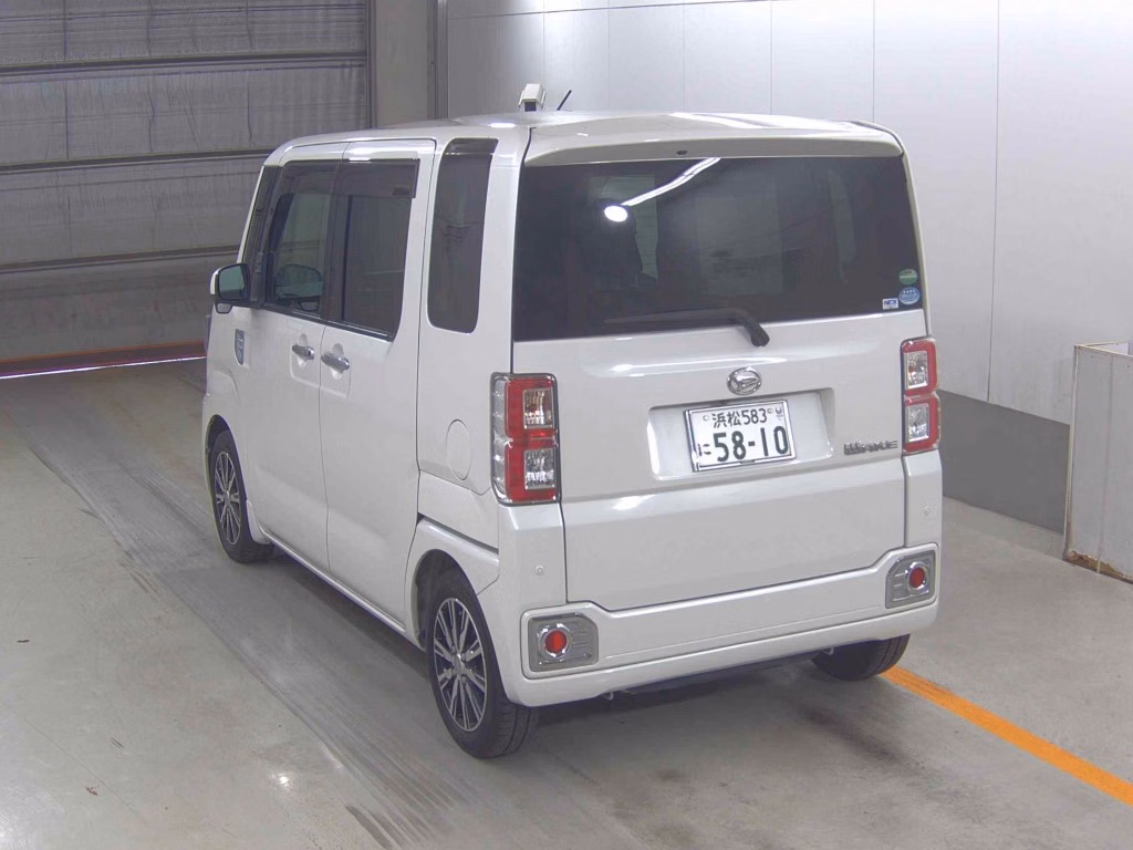 DAIHATSU WAKE