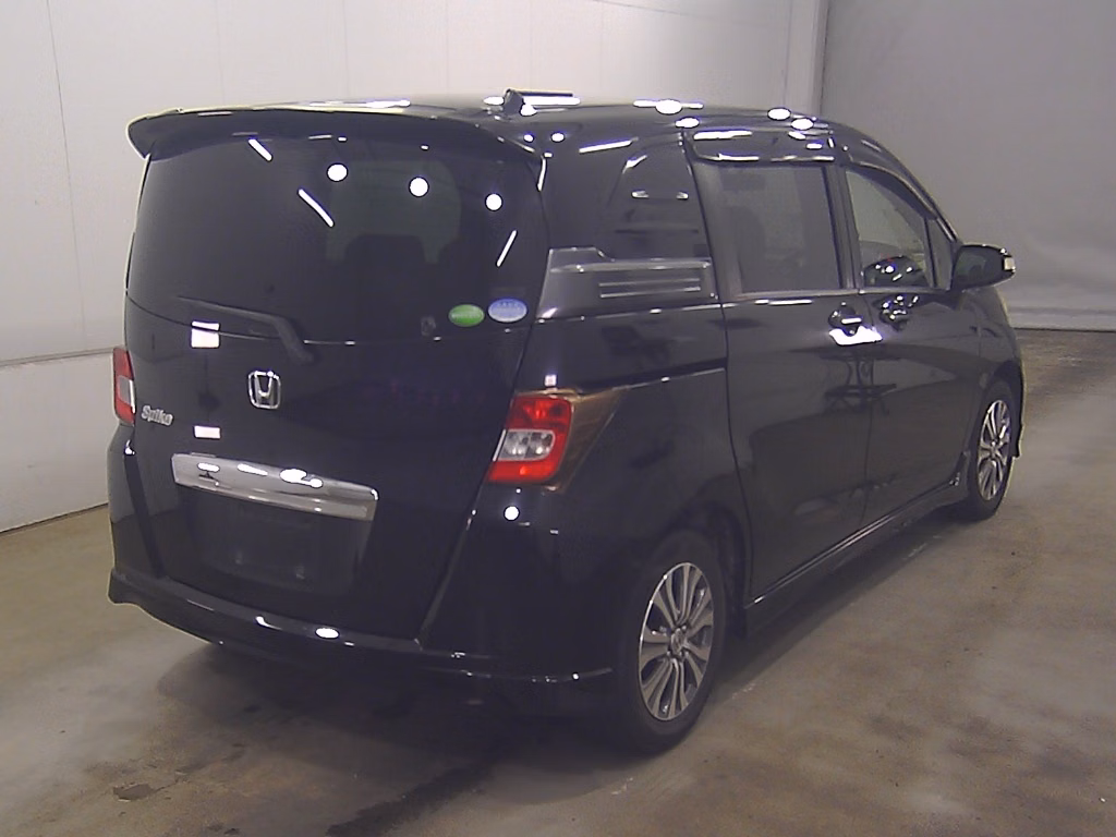 HONDA FREED SPIKE