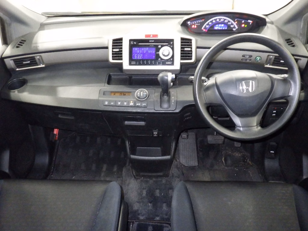HONDA FREED SPIKE