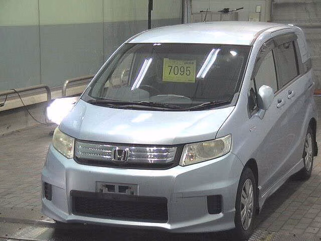 HONDA FREED SPIKE