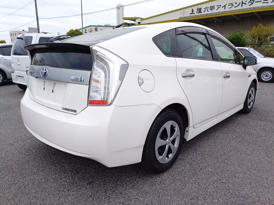 TOYOTA PRIUS PHV