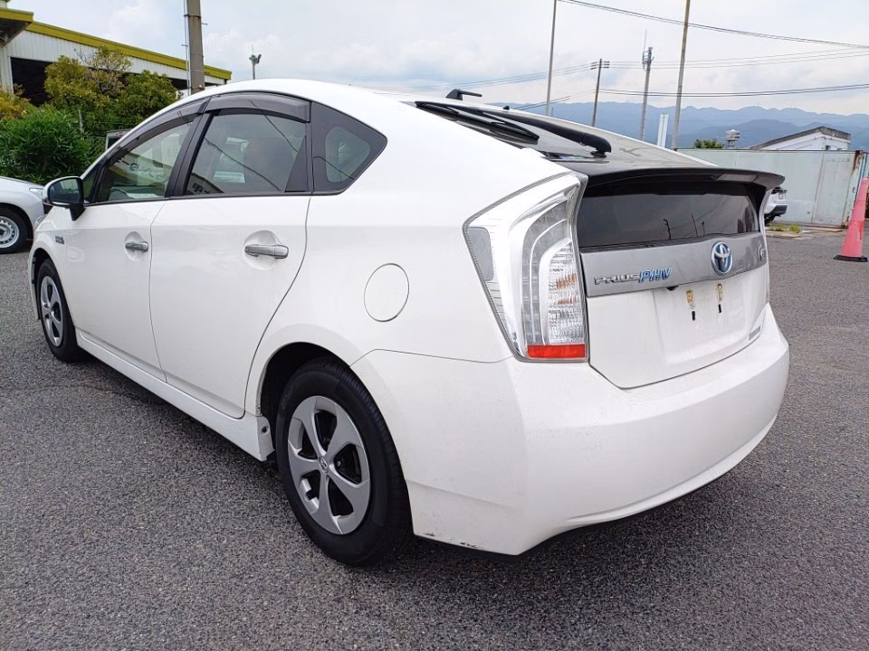 TOYOTA PRIUS PHV