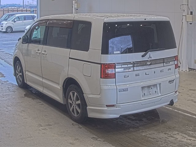 MITSUBISHI DELICA D:5