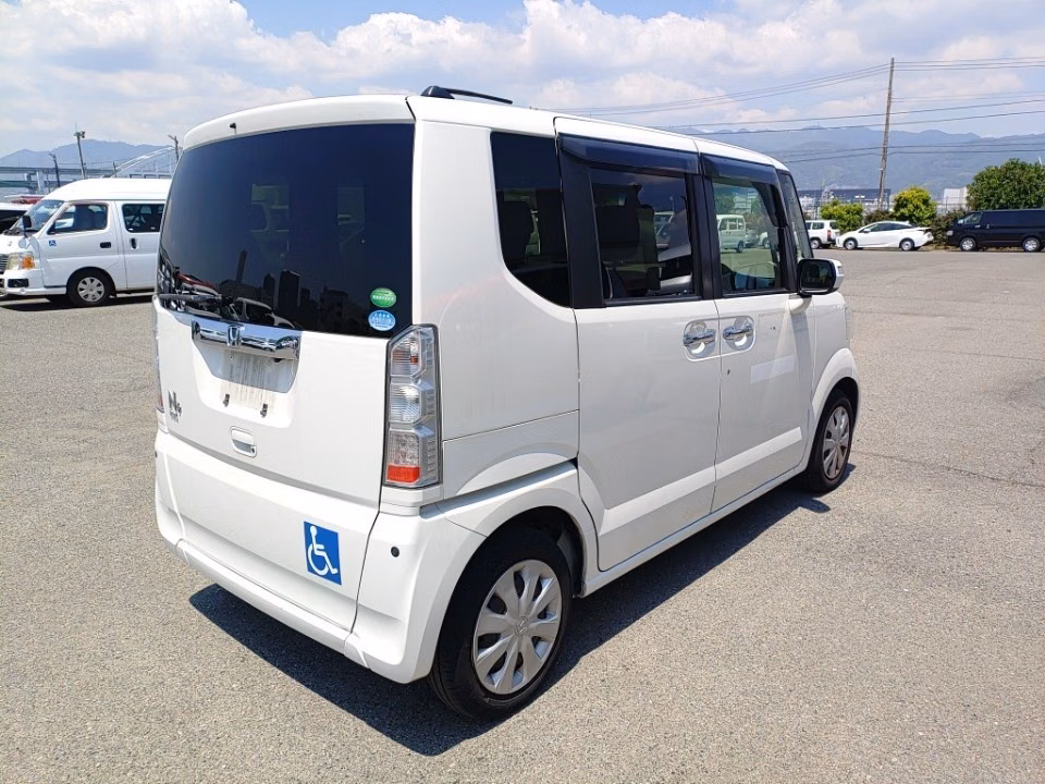 HONDA N-BOX+