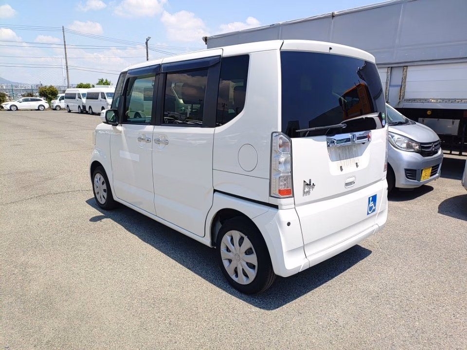HONDA N-BOX+