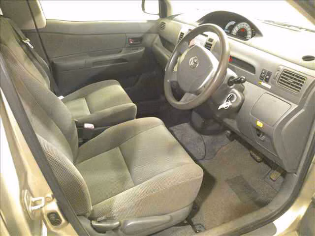 TOYOTA RAUM