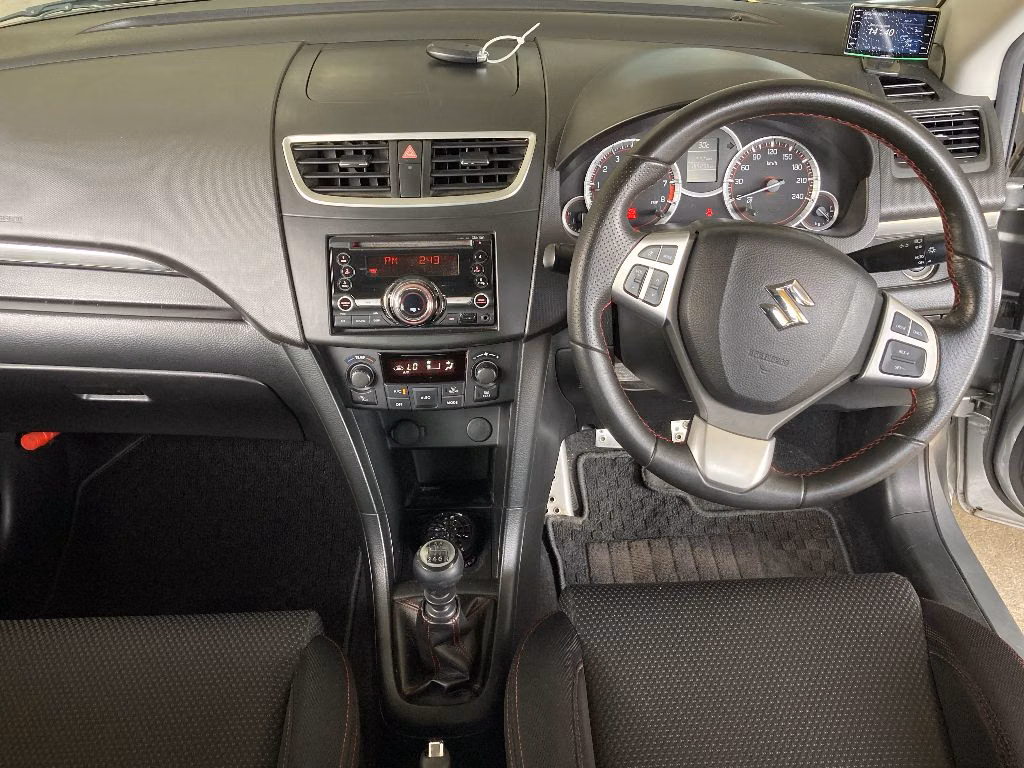 SUZUKI SWIFT