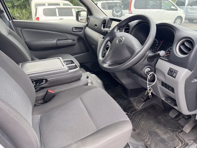 NISSAN NV350 CARAVAN