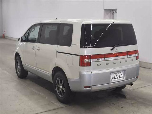 MITSUBISHI DELICA D:5