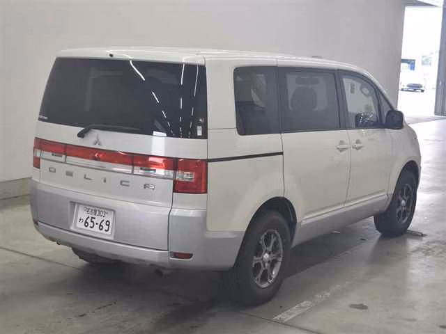 MITSUBISHI DELICA D:5