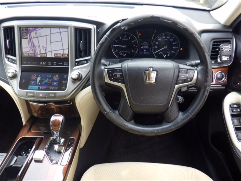 TOYOTA CROWN