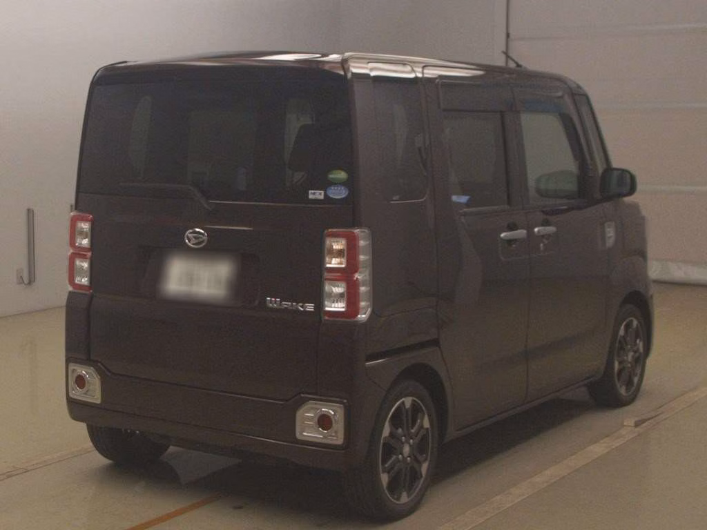 DAIHATSU WAKE