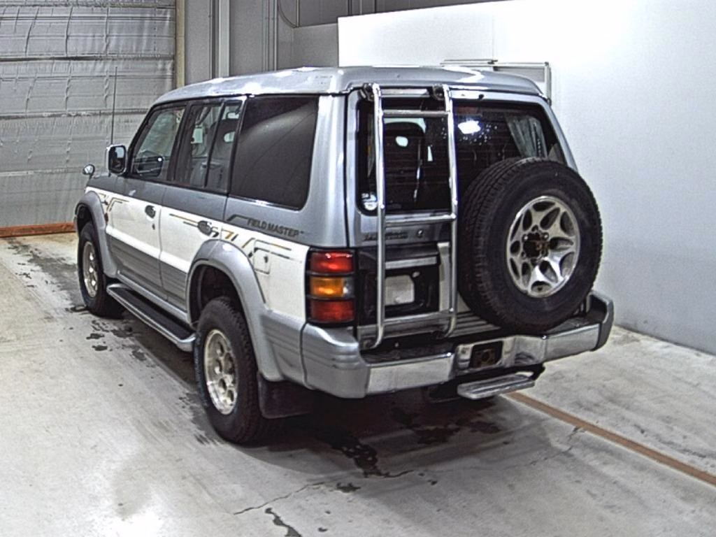 MITSUBISHI PAJERO