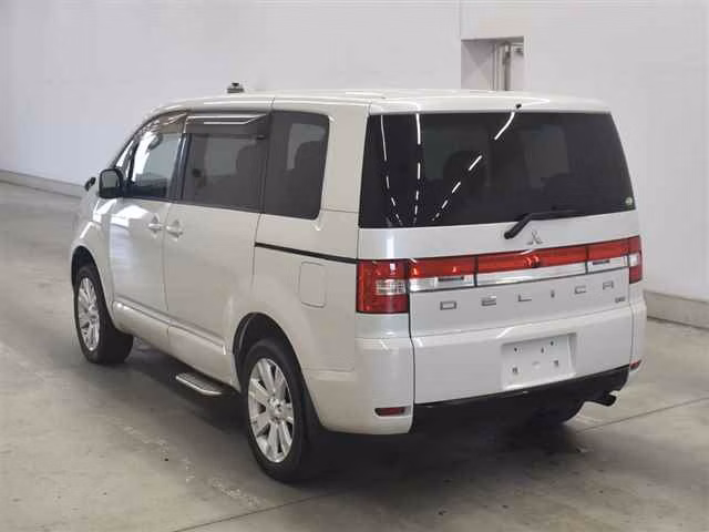 MITSUBISHI DELICA D:5