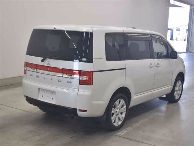 MITSUBISHI DELICA D:5