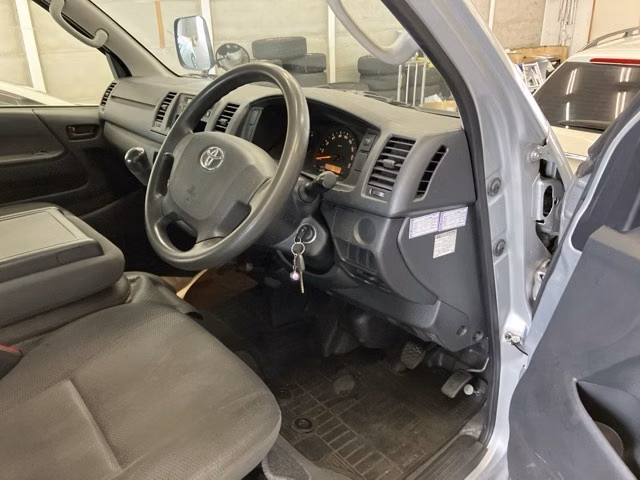 TOYOTA REGIUS ACE